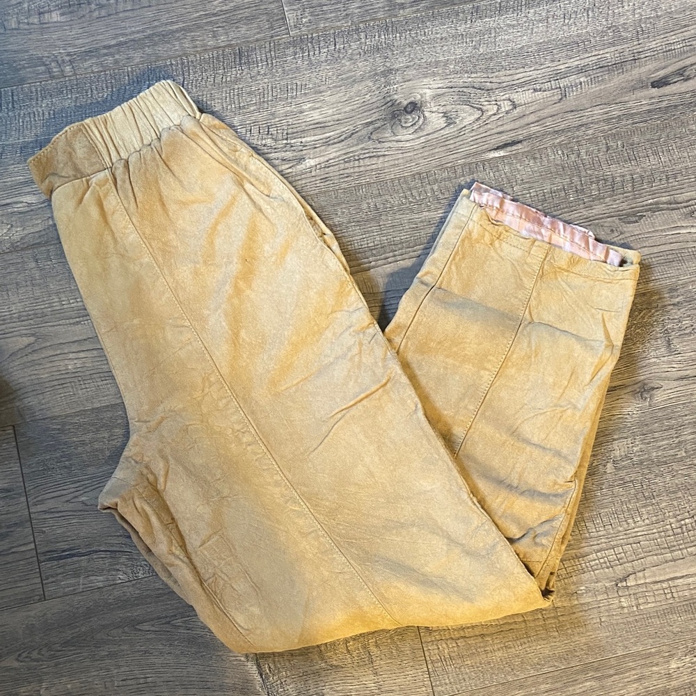 VAKKO High Elastic-Waist Sandstone Corduroy Pants